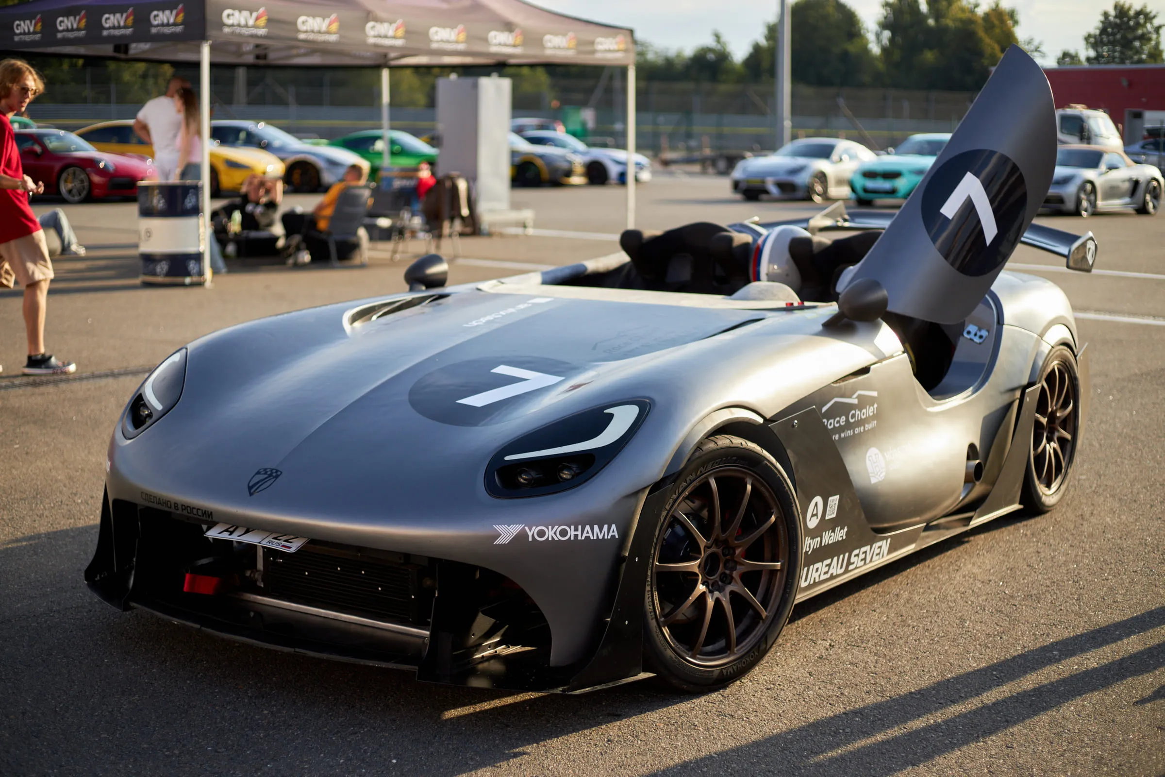 The complete Project Seven prototype: open cockpit, rear wing, number 7