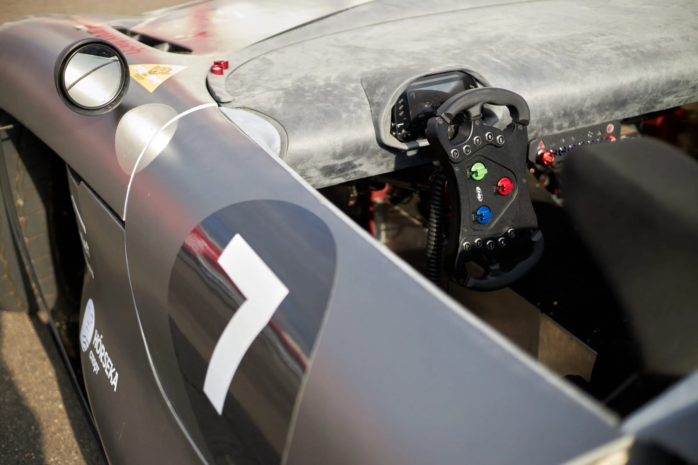 The open cockpit with the wheel and number 7 on the flank