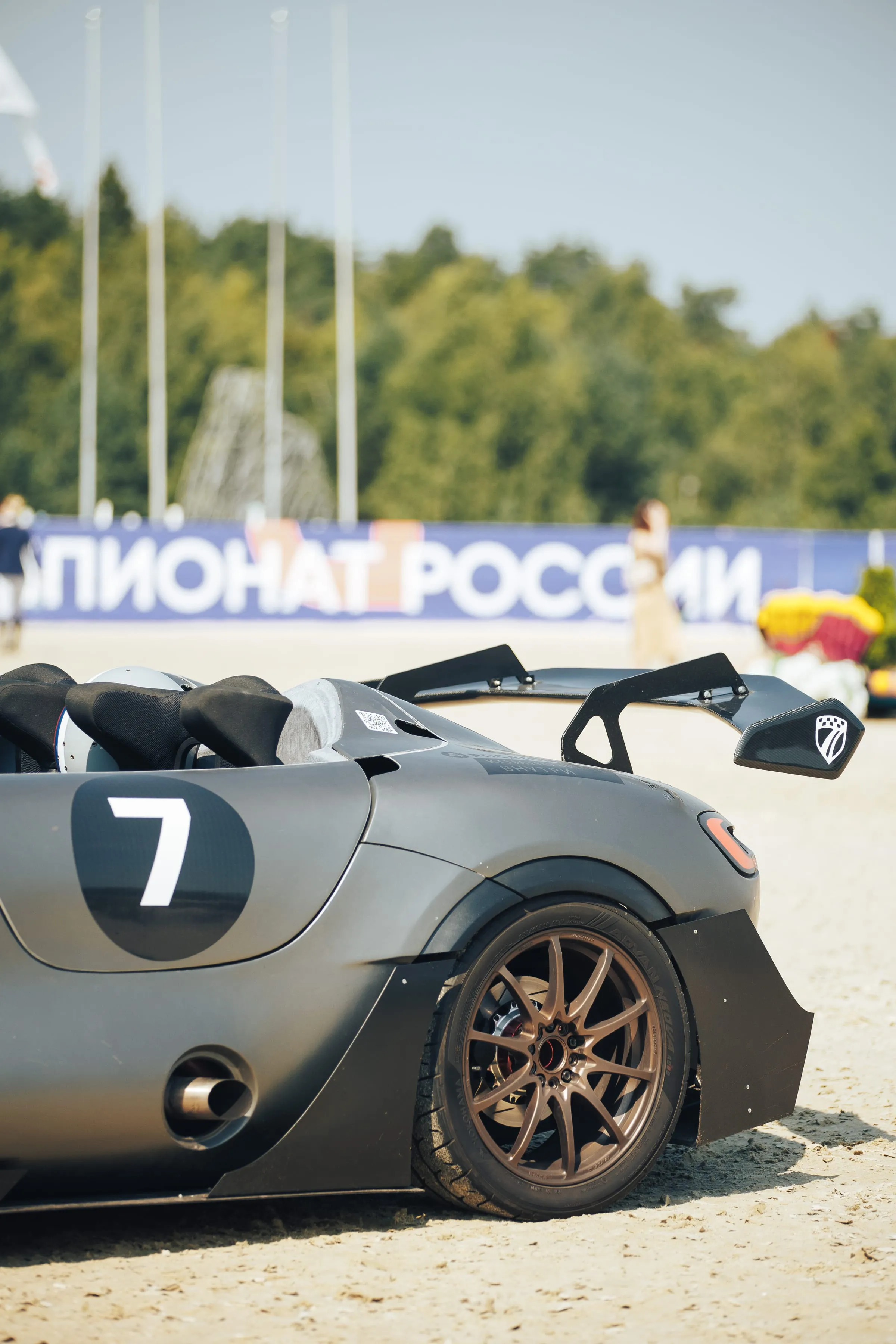 The prototype’s tail: the rear wing and racing number